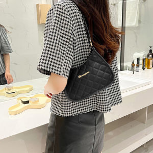 LHFriday SALE กระเป๋าสะพายไหล่แฟชั่น งานซิปรอบ ทรงสวยทันสมัยใส่เที่ยวหรือใส่ไปทำงานก็คือเริ่ด แถมราคาดีสบายกระเป๋าด้วยน๊ารีบ กดสั่งเข้ามาได้เลย