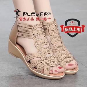 [Free Shipping] New soft leather Roman sandals for women summer mom shoes fashionable outdoor wear womens soft-soled wedge sandals