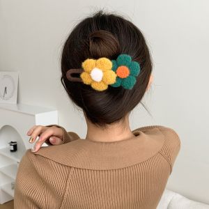 COOLSOOL Plush Flower Hair Claw Hair Accessories Headwear Duckbill Clip  Large Flower Hair Clips Autumn Winter