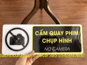 Biển báo mica cấm chụp hình quay phim KT15x40cm