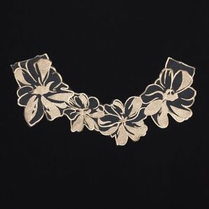 1pcs Embroidery Lace NeckLine Collar Patch Cotton Flower Lace Collar Applique Wedding Bridal Lace Sewing Dress DIY Trim