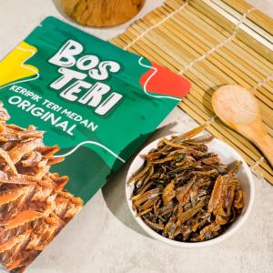 BOS TERI Cemilan Keripik Teri Rasa Original Snack Camilan Viral Oleh-oleh Khas Medan 80gram Halal