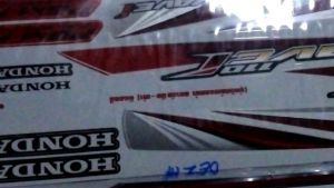 สติ๊กเกอร์แปะชุดสีมอเตอร์ไซร์110iรุ่น14ปี2012รุ่นซี่ลวดสีขาวแดงติดรถได้ทุกสีว่าลูกค้าจะเอาไปติดสีอื่นเพิ่มความงามได้มีสติ๊กเกอร์ให้ครบทุกชิ้นช่วยเพิ่มความสวยให้กับรถของท่านลายสวยลายยอดฮิตสามารถใช้แปะแทนสติ๊กเกอร์เก่าของลูกค้าได้เลยสติ๊กเกอร์ลอกง่ายมาก