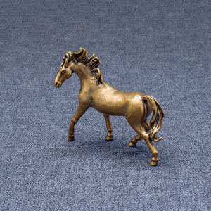Tượng Nhỏ Phong Thủy Bằng Đồng Kiểu Dáng Hình Ngựa (Kích Thước: 6.4cm x 5.1cm)