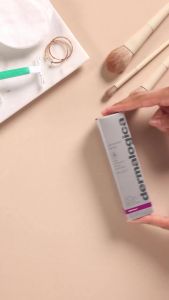 ไพรเมอร์ Skinperfect SPF30 ไพรเมอร์แต่งหน้าต่อต้านริ้วรอยพร้อมครีมกันแดดสเปกตรัมกว้าง - ปรับผิวให้กระจ่างใสและเรียบเนียน