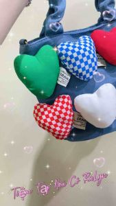 Túi xách vải đeo chéo đeo vai gắn hoạ tiết trái tim đủ màu siêu Cute ( Hàng Có Sẵn)