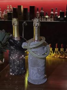 Sparkling Rhinestone Wine Tote - Elegant Elastic Mesh with Round Handle Perfect for Weddings Birthdays & Parties - Reusable & Stylish Occasion Theme