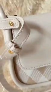 Tas Selempang Sling Bag Wanita: Tas Vintage & Elegan