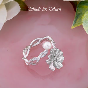 [Studs & Such] 925 Silver Daisy with Twisted Stalk Adjustable Ring With Shell Pearl & Cubic Zirconia