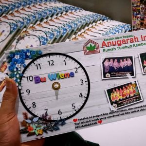 JAM DINDING CUSTOM FOTO Kualitas Premium Laminasi Glossy Untuk Kado Ulang Tahun Pernikahan Anniv