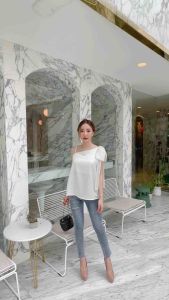 Jenlip Sweetie Top เสื้อไหล่เดียว โบว์ยาว ผ้าซาติน เสื้อคุณหนู เรียบหรู ดูแพง เสื้อใส่ออกงาน