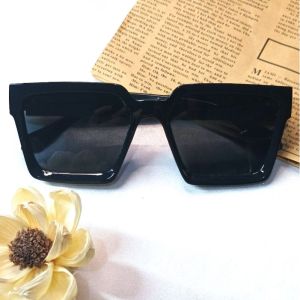 Kacamata Hitam Wanita Korea Square Bingkai Kotak Oversize UV Protection Model Terbaru