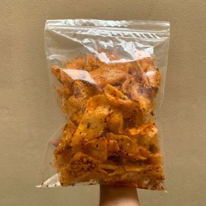 [FREE PACKING KARDUS DAN BUBLE WRAP] Keripik Pangsit Ubi Pedas Chili Oil Daun Jeruk Kriuk Renyah