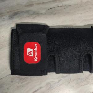 【Vakind】 Knee Compression Sleeve for Knee Pain Knee Guard for Men and Women