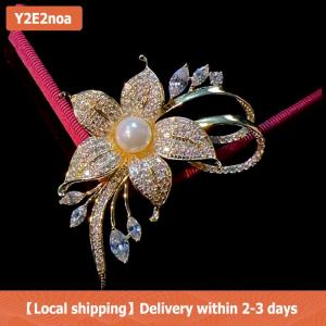 【Local shipping】 Exquisite Flower Pearl Brooch Fashion Metal Lapel Pins For Women Girls Versatile Shiny Corsage Clothing Accessories Gifts