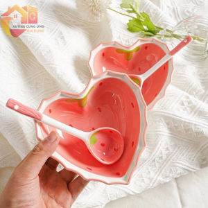 Chén trái tim kèm muỗng bát sứ họa tiết dâu hồng dễ thương tiện dụng