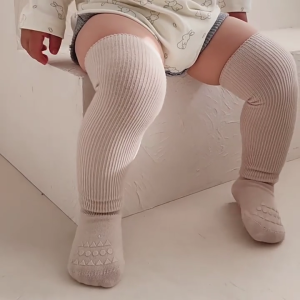 Bé trên đầu gối vớ Vớ sàn bé trai bé gái phi giới tính lớp phủ chống trượt tất mùa xuân trong nhà cho bé bắt đầu biết đi vớ cho Toddler 0-3