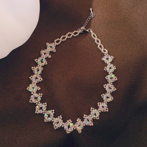 Color Crystal Necklace Womens Simple Design Clavicle Chain Fashion Light Luxury Niche Short Necklacees for Girl Womens Fashion Jewellery