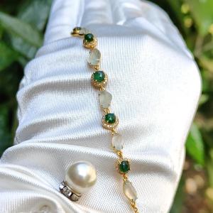Premium Quality 6 Icy and 5 Green Natural Type A Jadeite Jade crafted as cabochons set on 18k gold as bracelet chain with certificate weigh 4.03 grams measurement see description (18kpw3)