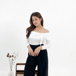 Tavia Sabrina Top Serut Lengan Panjang OOTD by Clashe