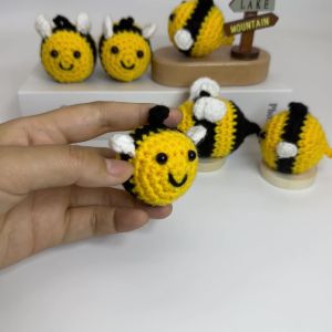 Kawaii Crochet Little Desk Ornament Home Room Decoration Handmade Woven Positive Bee Birthday Gifts for Children Kindergarten