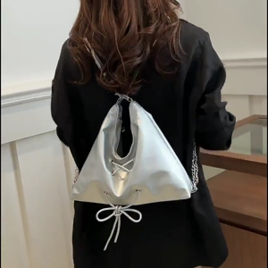 กระเป๋าสะพายไหล่สายโซ่สำหรับผู้หญิงนักเรียนกระเป๋าหนังสือกระเป๋าหนังสะพายพาดลำตัว PU กระเป๋าเป้แฟชั่นกระเป๋าสะพายข้างความจุขนาดใหญ่