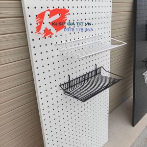 Giỏ cài tấm tôn lỗ - Rổ treo kệ lưng tôn lỗ trang trí đựng mỹ phẩm phụ kiện
