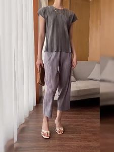 Miyake Pleated T-shirt for Women Simple Temperament Commute High-End Solid Color Versatile #8542