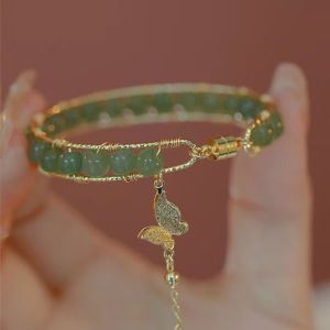 HOT น่ารักน่ารักๆ เรโทร ของขวัญเครื่องประดับอัญมณี จี้ผีเสื้อ เครื่องประดับสไตล์จีน กำไลข้อมือมรกต กำไลข้อมือแม่เหล็ก โซ่มือหญิง สร้อยข้อมือสไตล์เกาหลี สร้อยข้อมือลูกปัดหิน