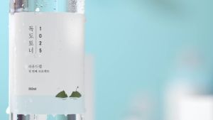 [Reday stock]ROUND LAB 1025 Dokdo Toner 6.76 Fl Oz Oil Control and Reduces Excess Sebum Gentle Exfoliating Facial Toner Deep Sea Water for Moisturization Soft Finish Without Stickiness Korean Skin Care