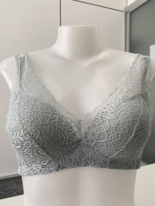 B-6511 ⚡SALE⚡ บราลูกไม้ถนอมทรง บราไร้ขอบ ไร้โครง ฟองน้ำบาง บราลูกไม้ เสื้อในผู้หญิง ตะขอหลัง