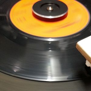 CALIFORNIA GIRLS LET HIM RUN WILD แผ่นเสียง vinyl 7" EP 45 rpm สภาพกำลังฟังได้ดี