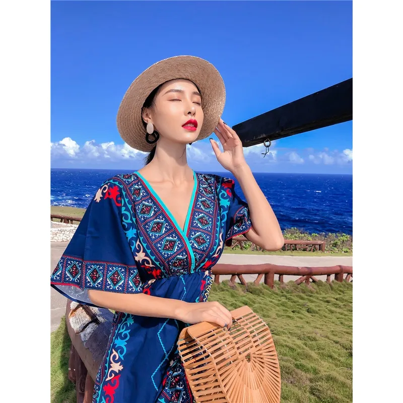 Những mẫu váy đẹp và hot khi đi biển vào mùa hè 2019