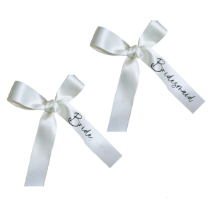 ไม้แขวนสำหรับเจ้าสาวที่เป็นของแข็งรองเท้าส้นสูงเจ้าสาวเพื่อนเจ้าสาวลวดโลหะและไข่มุกสำหรับป้องกันชุดแต่งงาน