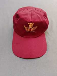 Topi merah polos sd model pengikat karet elastis cewe cowo