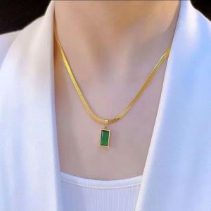 Kalung Wanita Liontin mata Kotak Aksesoris Fashion Wanita Terlaris Bahan Titanium