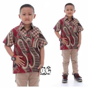 BAJU BATIK COUPLE AYAH ANAKBAJU BATIK KELUARGA AYAH ANAK COWO LAKIBAJU COUPLE AYAH DAN ANAK LENGAN PENDEKBAJU BATIK ANAK COWOKKEMEJA BATIK ANAKBAJU DISTRO DEWASA ANAK COWO MODERN TERBARU 2022 KEKINIAN Baju batik couple ayah dan anak laki laki terbar