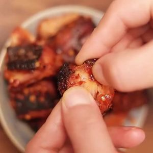 Nanyang Snack Spicy fish cutlet ready to eat smoked fish chunks medium spicy snacks fish fry Hunan specialty cured fish chunks fish tail and rice dishes
