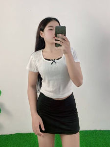 ชุดเซ็ตสองชิ้น เสื้อลูกไม้+กระโปรง ดูเพรียวบางไม่อึดอัด