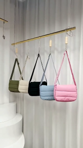 Trọng lượng nhẹ Chất liệu da PU phụ nữ hàng ngày đi làm túi ví chần với không gian rộng rãi và phong cách đa năng