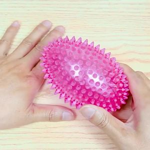 Popularball tpr Squeaky Spiky Football Chew Toy for Teeth Cleaning and Interactive Training for Dogs