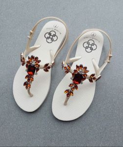 dép quai hậu đính đá (đặt lùi size)  chất liệu đế cao su  mềm dẻo mang êm chân siêu bền size 35 đến 40.