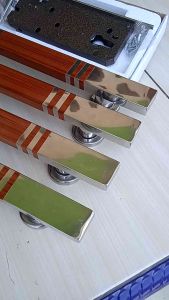 2 pasang / 4 buah handle / satu set kunci pintu rumah / panjang handle 25cm / bahan stainless ateel / tahan korosi minim perawatan mengkilap / produk tersedia siap kirim / pesanan masuk di jam kerja langsung dikirim