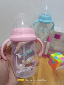 BOTOL SUSU BAYI WIDE NECK PRETTY BABY DENGAN PEGANGAN BPA FREE AMAN ANTIKOLIK DENGAN PEMBERAT