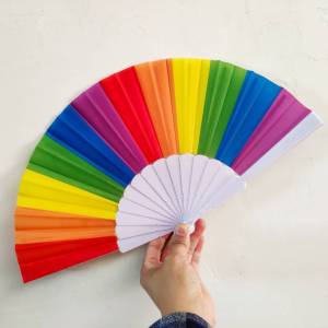 TZ. พัดจีน พัดสีรุ้ง พลาสติก ของเล่นสำหรับเด็ก Rainbow Folding Fan