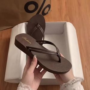[Free Shipping] Womens flip-flops Ins versatile outdoor beach shoes 2026 thick-soled height-increasing sandals summer wedge slippers