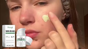 Brightening Hydrating Cream Soothing + Moisturizing Reduce Dullness Multi-Function Portable for Daily Use