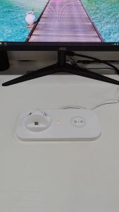 s best-selling wireless charger a three-in-one wireless charging stand suitable for wireless charging