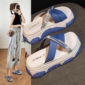 Wear Heightened Half-slippers with Soft Soles Fashionable Non-slip Casual One-line Beach Sandals