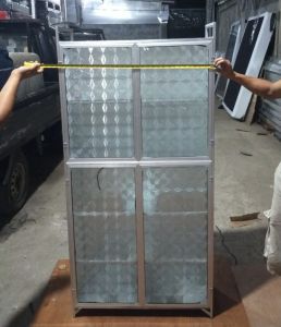 Rak Piring Full Box Pintu Kaca bawah keramik Viv